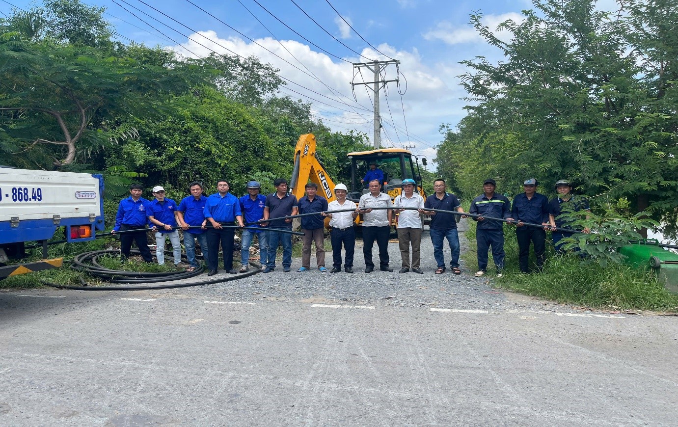 TIẾP NHẬN VÙNG CẤP NƯỚC, CHI ĐOÀN CƠ SỞ XÍ NGHIỆP CẤP NƯỚC CẦN GIỜ RA QUÂN THỰC HIỆN CÔNG TRÌNH THANH NIÊN.