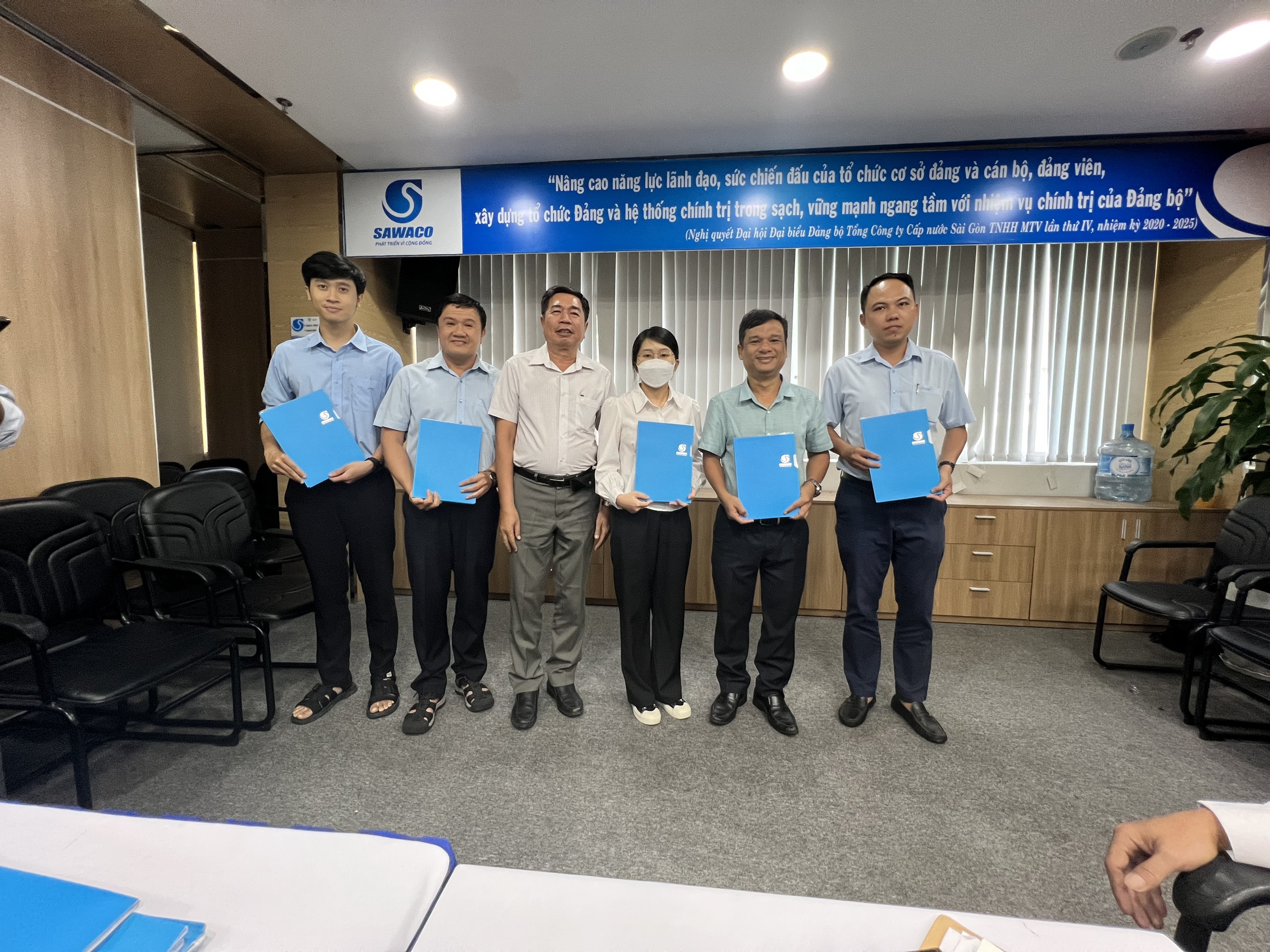 Xí nghiệp Cấp nước Cần Giờ tổ chức Hội nghị tuyên dương gương điển hình "Dân vận khéo" năm 2023