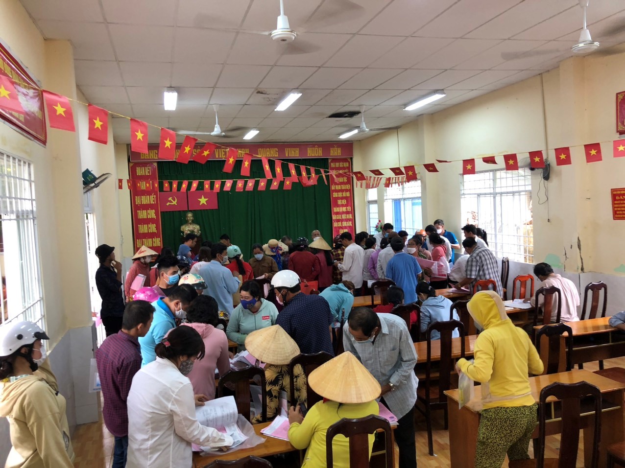 TRIỂN KHAI TIẾP NHẬN HỒ SƠ KHÁCH HÀNG ĐĂNG KÝ LẮP ĐẶT ĐỒNG HỒ NƯỚC TẠI XÃ LÝ NHƠN