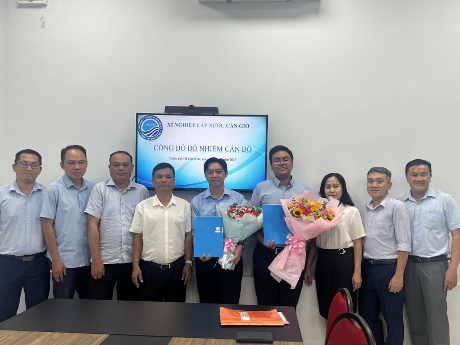 Lễ công bố quyết định bổ nhiệm cán bộ lãnh đạo Ban Kế hoạch Vật tư và cử chức danh Tổ trưởng Kinh doanh thuộc Ban Kinh Doanh Dịch vụ Khách hàng