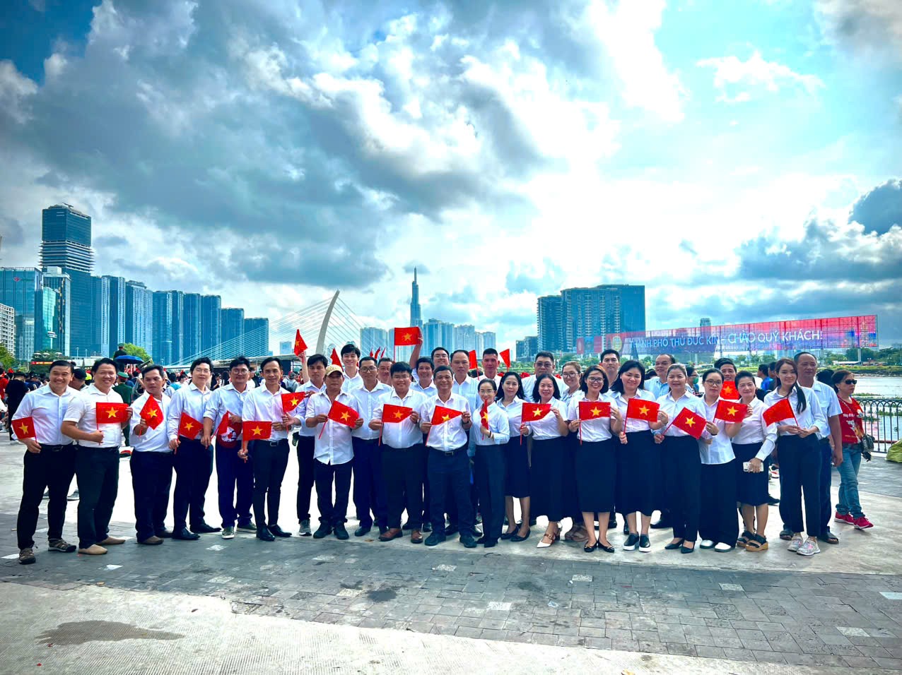 luuniembenbachdang_1.jpg (277 KB)