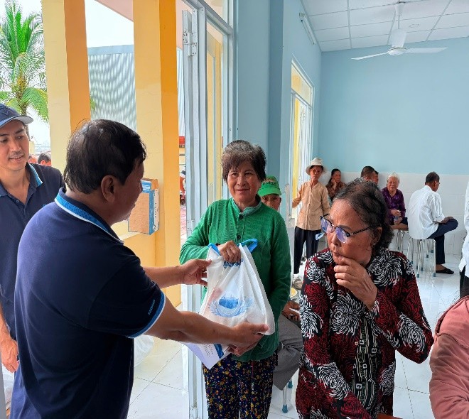 dmk031025_12.jpg (124 KB)