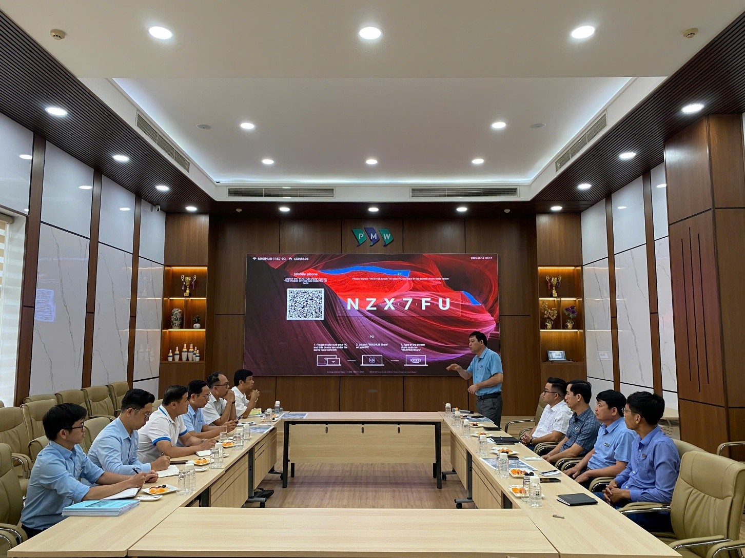 hochoiphumy_1.jpg (398 KB)